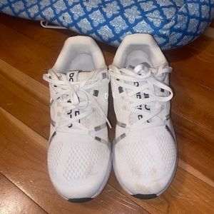 On Cloud Cloudsurfers Running Sneakers